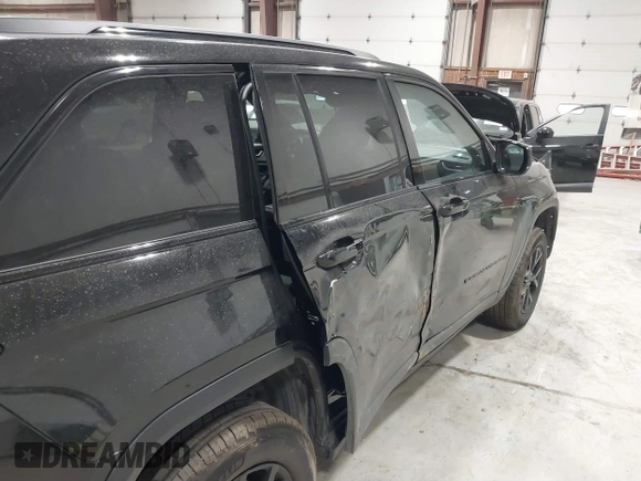 2024 Jeep Grand Cherokee Laredo X with VIN 1C4RJHAG4RC256622, listed as a IAAI auction lot 41771571 with 2,034 mi miles. Bid and sale history available at carsss.com. Image 21.