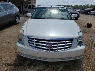 2008 Cadillac DTS 1SE z VIN 1G6KD57998U155183, wystawiony jako Copart lot #70440454 z przebiegiem 189 712 mil mil oraz Szkoda całkowita • Salvage title. Historia ofert i sprzedaży dostępna na DreamBid. Obrazek 5.