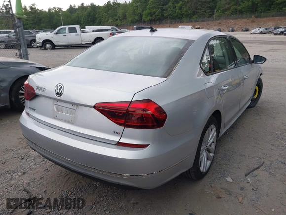 2019 Volkswagen Passat Wolfsburg Edition z VIN 1VWLA7A30KC002809, wystawiony jako IAAI lot #42341311 z przebiegiem 31 181 mil mil oraz . Historia ofert i sprzedaży dostępna na DreamBid. Obrazek 4.