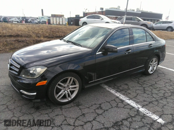 2014 Mercedes-Benz C 300 Sport z VIN WDDGF8AB6ER321318, wystawiony jako IAAI lot #41542545 z przebiegiem 109 829 mil mil oraz . Historia ofert i sprzedaży dostępna na DreamBid. Obrazek 18.