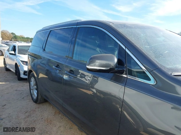 2016 Kia Sedona EX with VIN KNDMC5C10G6137795, listed as a IAAI auction lot 41015257 with 114,347 mi miles. Bid and sale history available at carsss.com. Image 14.