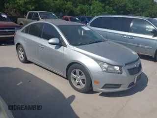 2014 Chevrolet Cruze 1LT z VIN 1G1PC5SB1E7363707, wystawiony jako IAAI lot #42035454 z przebiegiem 208 949 mil mil oraz . Historia ofert i sprzedaży dostępna na DreamBid. Obrazek 1.