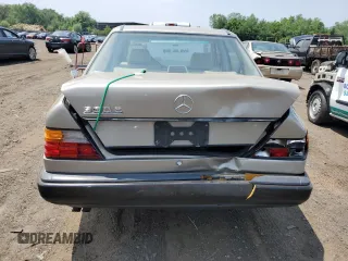 1989 Mercedes-Benz 300 E с VIN WDBEA30D8KA823147, выставлен на аукционе Copart как лот 60485455 с пробегом 126 614 миль миль и Списание • Salvage title. История ставок и продаж доступна на DreamBid. Изображение 6.
