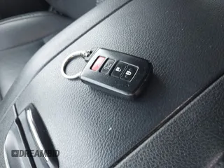 2019 Toyota Highlander SE with VIN 5TDJZRFH6KS716980, listed as a IAAI auction lot 42020293 with Not provided miles and . Bid and sale history available at DreamBid. Image 11.