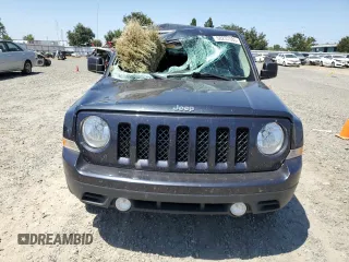 2016 Jeep Patriot Sport with VIN 1C4NJRBBXGD566336, listed as a Copart auction lot 58237085 with 95,354 mi miles and Salvage title. Bid and sale history available at DreamBid. Image 5.
