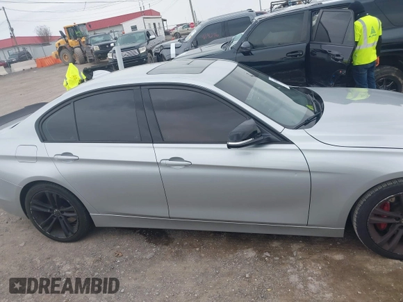 2013 BMW 3 Series 335i с VIN WBA3A9C50DF476559, выставлен на аукционе IAAI как лот 41723123 с пробегом 121 585 миль миль и . История ставок и продаж доступна на DreamBid. Изображение 13.