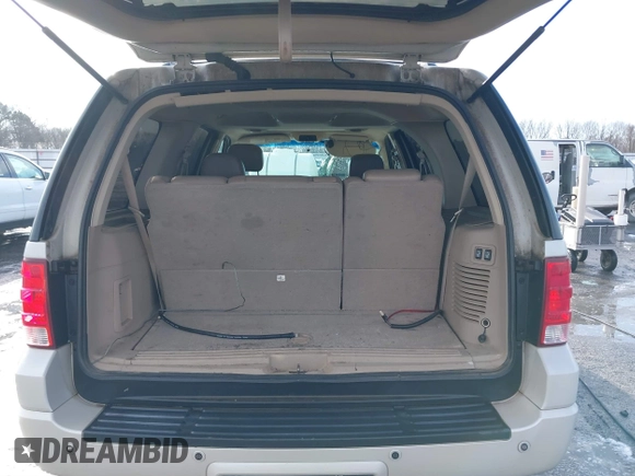 2006 Ford Expedition Limited with VIN 1FMFU19546LA23593, listed as a IAAI auction lot 41225947 with 190,418 mi miles. Bid and sale history available at carsss.com. Image 17.