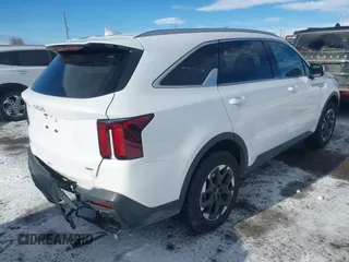 2024 Kia Sorento S z VIN 5XYRLDJC0RG275129, wystawiony jako IAAI lot #41354269 z przebiegiem 16 907 mil mil oraz . Historia ofert i sprzedaży dostępna na DreamBid. Obrazek 4.