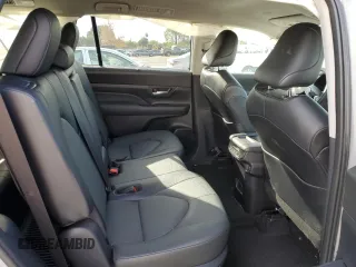 2024 Toyota Highlander XLE z VIN 5TDAAAB52RS047539, wystawiony jako Copart lot #42517925 z przebiegiem 7 614 mil mil oraz Czysty tytuł • Clean title. Historia ofert i sprzedaży dostępna na DreamBid. Obrazek 11.