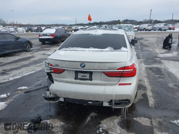 2018 BMW 7 Series 740i xDrive with VIN WBA7E4C59JGV23876, listed as a IAAI auction lot 41381398 with 106,675 mi miles. Bid and sale history available at carsss.com. Image 16.