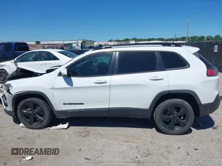 2021 Jeep Cherokee Altitude с VIN 1C4PJLLB0MD114041, выставлен на аукционе IAAI как лот 42293395 с пробегом 55 576 миль миль и . История ставок и продаж доступна на DreamBid. Изображение 14.