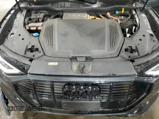 2022 Audi e-tron Premium Plus with VIN WA1LAAGE2NB009791, listed as a Copart auction lot 83365324 with 23,763 mi miles and Salvage title. Bid and sale history available at DreamBid. Image 13.