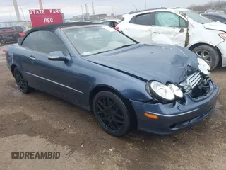2005 Mercedes-Benz CLK 320 z VIN WDBTK65J55F125588, wystawiony jako IAAI lot #41893709 z przebiegiem 28 329 mil mil oraz . Historia ofert i sprzedaży dostępna na DreamBid. Obrazek 1.