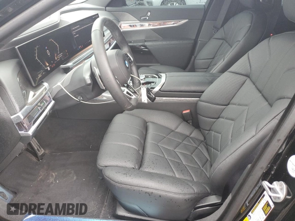 2024 BMW 7 Series 740i z VIN WBA23EH09RCP56372, wystawiony jako Copart lot #73053314 z przebiegiem 18 365 mil mil oraz Szkoda całkowita • Salvage title. Historia ofert i sprzedaży dostępna na DreamBid. Obrazek 7.