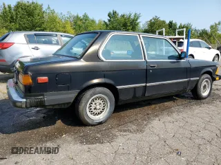1983 BMW 3 Series z VIN WBAAG3306D9005277, wystawiony jako Copart lot #71227614 z przebiegiem 190 318 mil mil oraz Tytuł czysty. Historia ofert i sprzedaży dostępna na DreamBid. Obrazek 3.