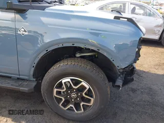 2024 Ford Bronco Outer Banks z VIN 1FMDE8BH3RLB41205, wystawiony jako IAAI lot #42558633 z przebiegiem 1 457 mil mil oraz . Historia ofert i sprzedaży dostępna na DreamBid. Obrazek 19.