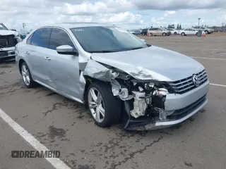 2015 Volkswagen Passat SE z VIN 1VWBV7A30FC066922, wystawiony jako IAAI lot #41888400 z przebiegiem 97 358 mil mil oraz . Historia ofert i sprzedaży dostępna na DreamBid. Obrazek 1.