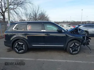 2024 Kia Telluride EX X-Line z VIN 5XYP3DGC2RG508331, wystawiony jako IAAI lot #41652841 z przebiegiem 7213 mil mil oraz . Historia ofert i sprzedaży dostępna na DreamBid. Obrazek 13.
