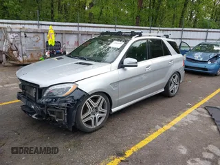 2012 Mercedes-Benz M 63 AMG z VIN 4JGDA7EBXCA053025, wystawiony jako IAAI lot #42302695 z przebiegiem 119 415 mil mil oraz . Historia ofert i sprzedaży dostępna na DreamBid. Obrazek 2.