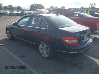 2010 Mercedes-Benz C 300 Sport z VIN WDDGF8BB7AR125591, wystawiony jako IAAI lot #39510228 z przebiegiem 171 106 mil mil oraz . Historia ofert i sprzedaży dostępna na DreamBid. Obrazek 3.