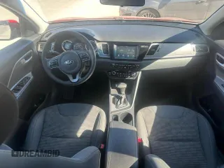 2018 Kia Niro LX with VIN KNDCB3LC3J5132401, listed as a Copart auction lot 43202885 with 87,900 mi miles and Clean Title. Bid and sale history available at carsss.com. Image 9.