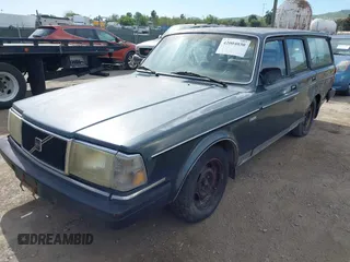 1990 Volvo 240 z VIN YV1AA8854L1871654, wystawiony jako IAAI lot #42004030 z przebiegiem 393 708 mil mil oraz . Historia ofert i sprzedaży dostępna na DreamBid. Obrazek 2.