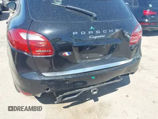 2014 Porsche Cayenne Turbo S E-Hybrid z VIN WP1AA2A24ELA07504, wystawiony jako IAAI lot #41967592 z przebiegiem 114 308 mil mil oraz . Historia ofert i sprzedaży dostępna na DreamBid. Obrazek 6.