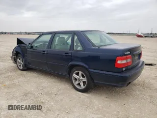 1998 Volvo S70 z VIN YV1LS5572W1508476, wystawiony jako Copart lot #45395075 z przebiegiem 126 446 mil mil oraz Szkody całkowita. Historia ofert i sprzedaży dostępna na DreamBid. Obrazek 2.