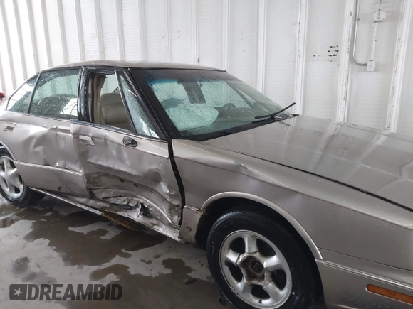 1996 Oldsmobile LSS z VIN 1G3HY5217T4809863, wystawiony jako IAAI lot #41623766 z przebiegiem 186 701 mil mil oraz . Historia ofert i sprzedaży dostępna na DreamBid. Obrazek 6.