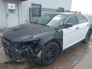 2018 Ford Police Interceptor z VIN 1FAHP2MK0JG106131, wystawiony jako IAAI lot #42128631 z przebiegiem 68 924 mil mil oraz . Historia ofert i sprzedaży dostępna na DreamBid. Obrazek 18.