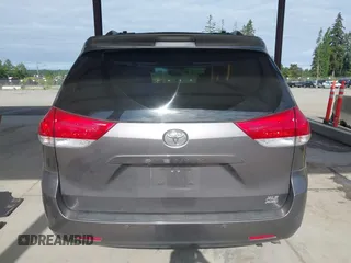 2014 Toyota Sienna Limited z VIN 5TDDK3DC9ES088584, wystawiony jako IAAI lot #42333016 z przebiegiem 115 138 mil mil oraz . Historia ofert i sprzedaży dostępna na DreamBid. Obrazek 16.