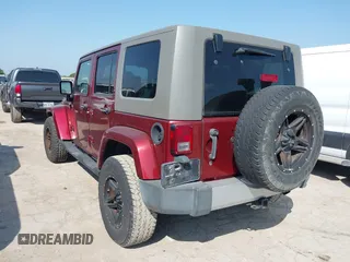 2008 Jeep Wrangler Unlimited Sahara z VIN 1J4GA59168L551896, wystawiony jako IAAI lot #42173185 z przebiegiem 192 394 mil mil oraz . Historia ofert i sprzedaży dostępna na DreamBid. Obrazek 3.