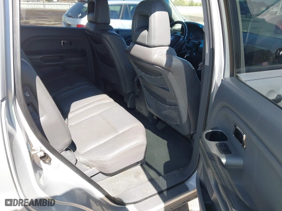 2004 Honda Pilot EX with VIN 2HKYF18674H581196, listed as a IAAI auction lot 42043003 with 220,102 mi miles. Bid and sale history available at carsss.com. Image 8.