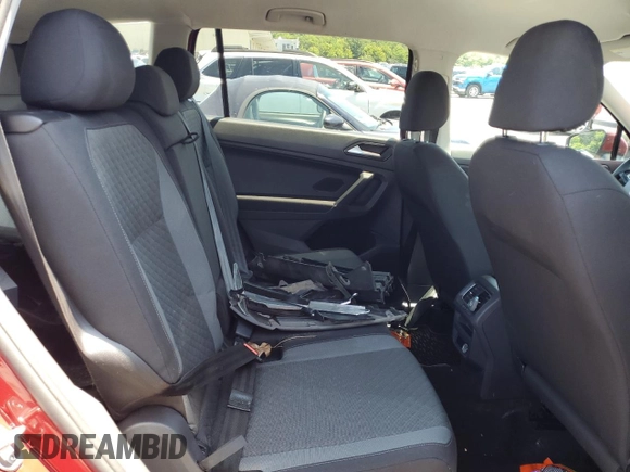 2018 Volkswagen Tiguan S z VIN 3VV0B7AX5JM209488, wystawiony jako Copart lot #61195035 z przebiegiem Nie podano mil oraz Szkoda całkowita • Salvage title. Historia ofert i sprzedaży dostępna na DreamBid. Obrazek 11.