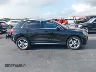 2021 Audi Q3 S line Premium z VIN WA1DECF33M1038760, wystawiony jako IAAI lot #42347743 z przebiegiem 26 675 mil mil oraz . Historia ofert i sprzedaży dostępna na DreamBid. Obrazek 14.