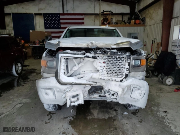2016 GMC Sierra 2500HD Denali with VIN 1GT12UE80GF172816, listed as a Copart auction lot 43635765 with 81,800 mi miles and Salvage Title. Bid and sale history available at carsss.com. Image 5.