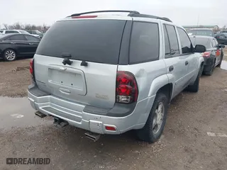 2008 Chevrolet TrailBlazer LT w/1LT with VIN 1GNDS13S482215189, listed as a IAAI auction lot 41605345 with 195,001 mi miles. Bid and sale history available at carsss.com. Image 4.