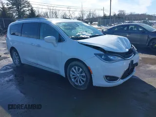 2019 Chrysler Pacifica Touring L с VIN 2C4RC1BG3KR561168, выставлен на аукционе IAAI как лот 41565313 с пробегом 143 673 миль миль и . История ставок и продаж доступна на DreamBid. Изображение 1.