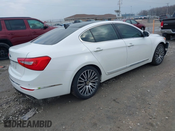 2014 Kia Cadenza Premium with VIN KNALN4D7XE5129562, listed as a IAAI auction lot 41922550 with 142,136 mi miles. Bid and sale history available at carsss.com. Image 4.