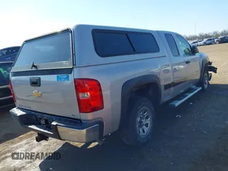 2009 Chevrolet Silverado 1500 LT with VIN 2GCEC29C091117150, listed as a IAAI auction lot 41763081 with 173,604 mi miles. Bid and sale history available at carsss.com. Image 4.