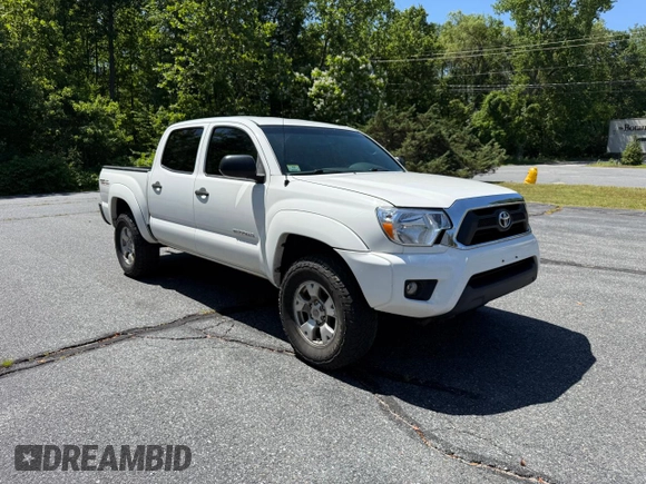 2013 Toyota Tacoma with VIN 5TFLU4EN1DX063442, listed as a Copart auction lot 62521295 with 211,682 mi miles and Clean title. Bid and sale history available at DreamBid. Image 1.