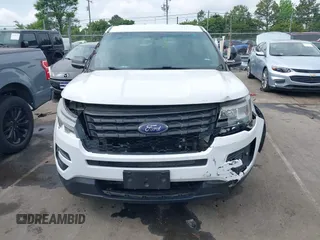 2017 Ford Police Interceptor Utility z VIN 1FM5K8AR2HGA94294, wystawiony jako IAAI lot #42091686 z przebiegiem 155 422 mil mil oraz . Historia ofert i sprzedaży dostępna na DreamBid. Obrazek 12.