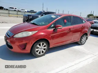 2013 Ford Fiesta SE z VIN 3FADP4BJXDM193759, wystawiony jako Copart lot #58230835 z przebiegiem 174 158 mil mil oraz Czysty tytuł • Clean title. Historia ofert i sprzedaży dostępna na DreamBid. Obrazek 1.