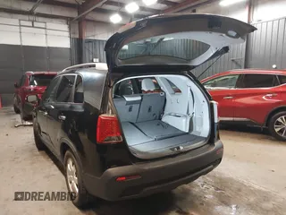 2013 Kia Sorento LX with VIN 5XYKT4A29DG338181, listed as a IAAI auction lot 41686858 with 147,629 mi miles. Bid and sale history available at carsss.com. Image 3.