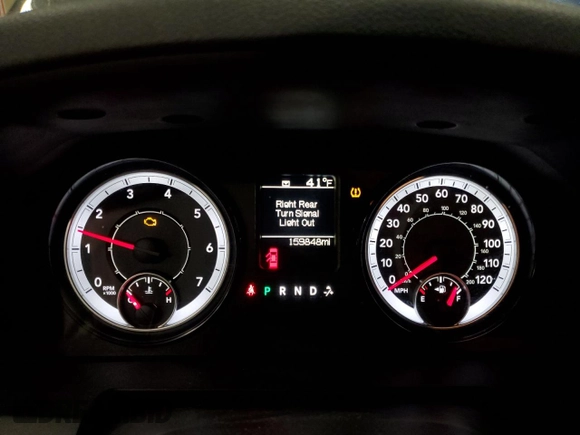 2016 Ram 1500 Express z VIN 1C6RR7FG4GS364387, wystawiony jako Copart lot #50474305 z przebiegiem 159 848 mil mil oraz Szkoda całkowita • Salvage title. Historia ofert i sprzedaży dostępna na DreamBid. Obrazek 9.