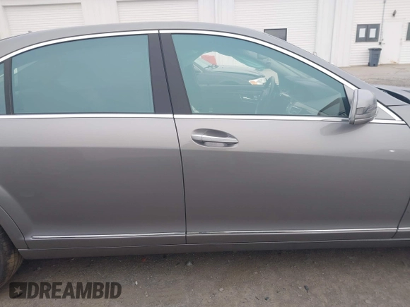2011 Mercedes-Benz S-Class S 550 with VIN WDDNG7BB0BA382476, listed as a IAAI auction lot 41485553 with 126,082 mi miles. Bid and sale history available at carsss.com. Image 14.