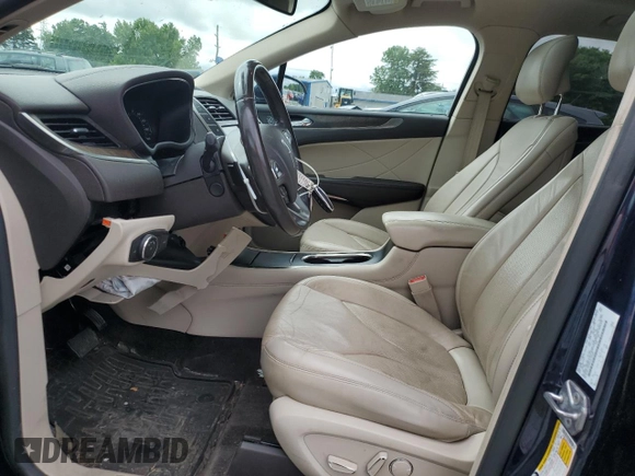 2017 Lincoln MKC Reserve z VIN 5LMCJ3D92HUL32426, wystawiony jako Copart lot #58650355 z przebiegiem 73 445 mil mil oraz Szkoda całkowita • Salvage title. Historia ofert i sprzedaży dostępna na DreamBid. Obrazek 7.