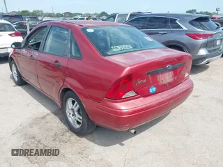 2004 Ford Focus SE z VIN 1FAFP34384W120763, wystawiony jako IAAI lot #42339251 z przebiegiem 262 686 mil mil oraz . Historia ofert i sprzedaży dostępna na DreamBid. Obrazek 3.
