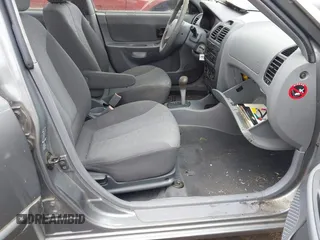 2004 Hyundai Accent GL z VIN KMHCG45C04U502892, wystawiony jako IAAI lot #42309078 z przebiegiem 127 362 mil mil oraz . Historia ofert i sprzedaży dostępna na DreamBid. Obrazek 5.