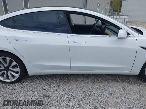 2019 Tesla Model 3 Mid Range z VIN 5YJ3E1EA5KF466517, wystawiony jako IAAI lot #40296116 z przebiegiem 66 509 mil mil oraz . Historia ofert i sprzedaży dostępna na DreamBid. Obrazek 14.